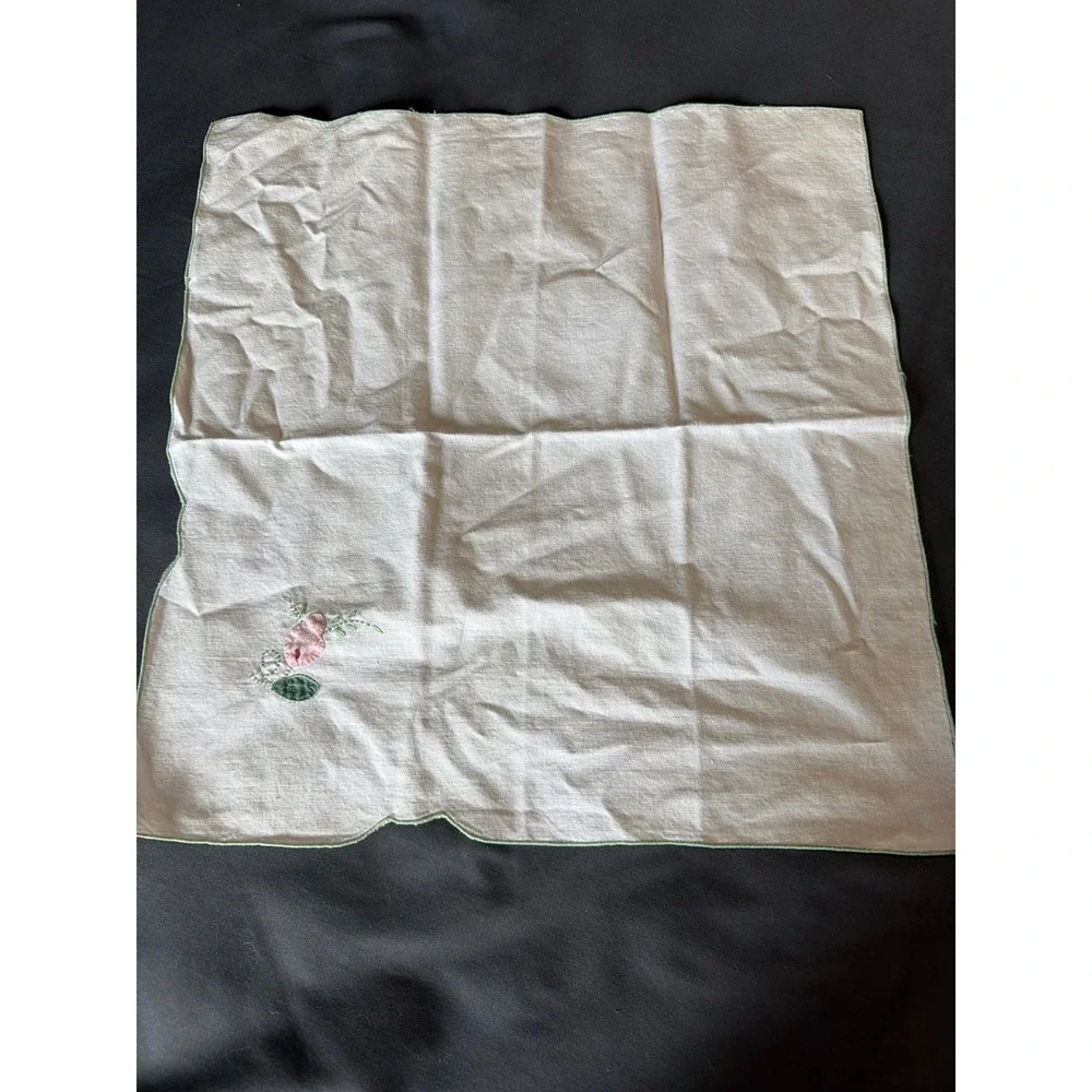 Vintage Hand Embroidered Floral Napkins Set of 7 White Green Scalloped Edge 14in